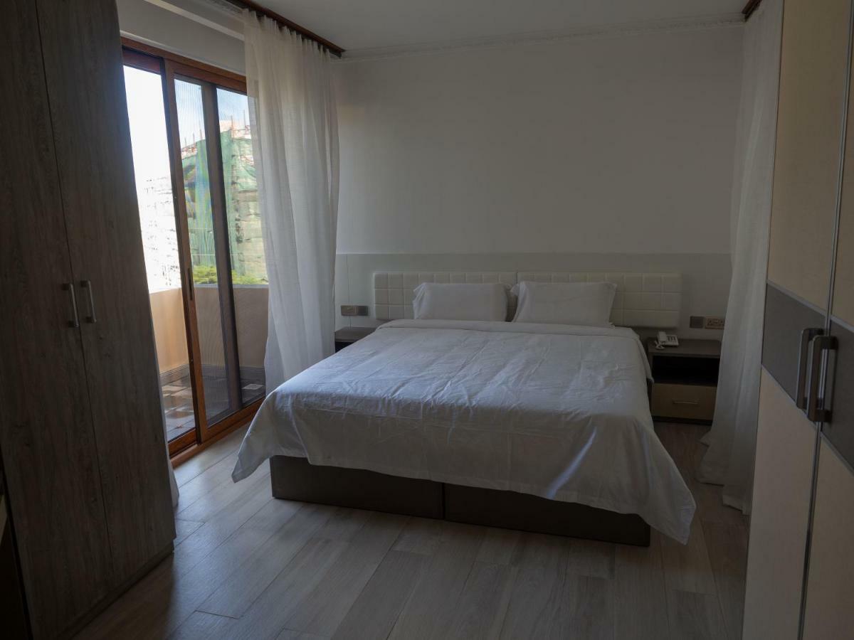 Kates Aparthotel