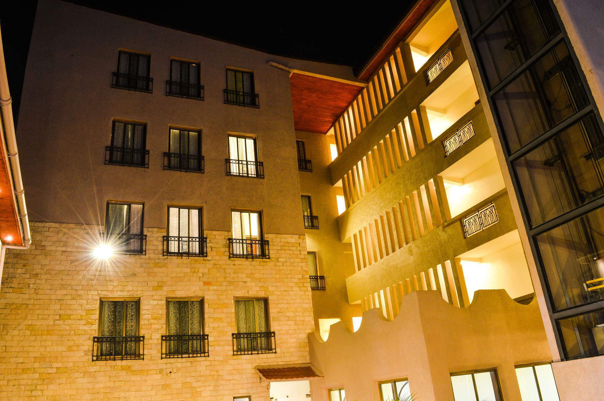 Decale Jewel Stone Hotel 3*