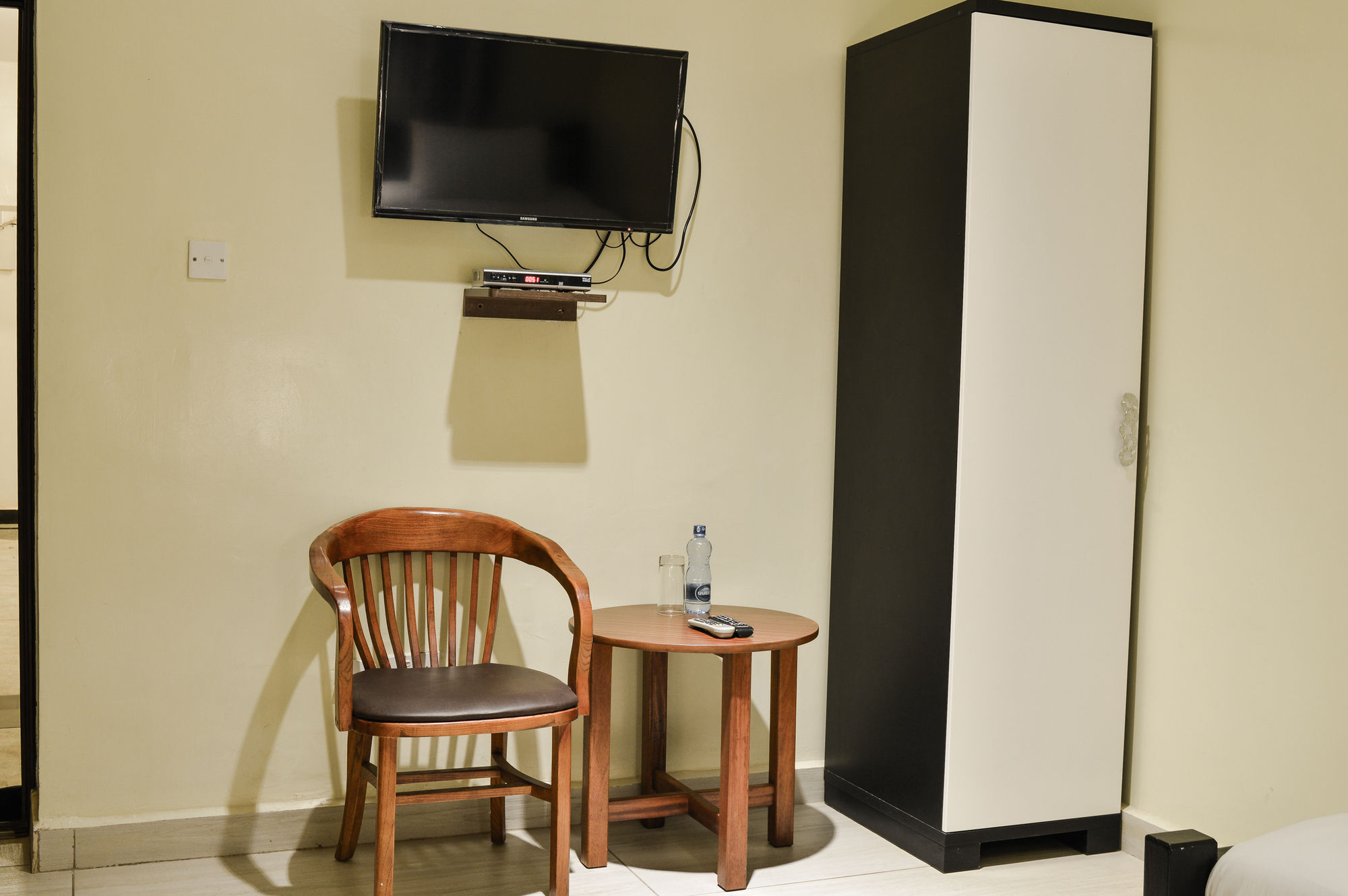 Hotel Decale Jewel Stone