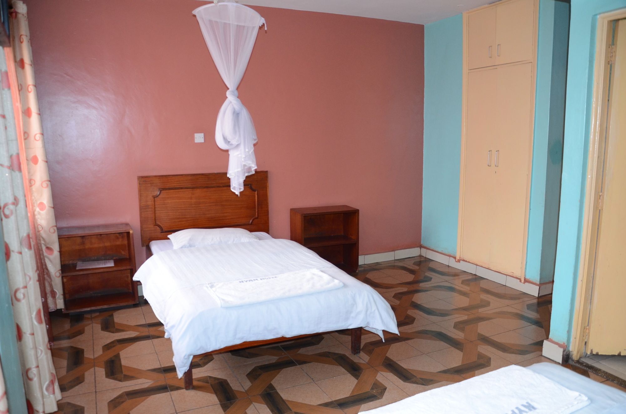 Nyam Hotel 3*