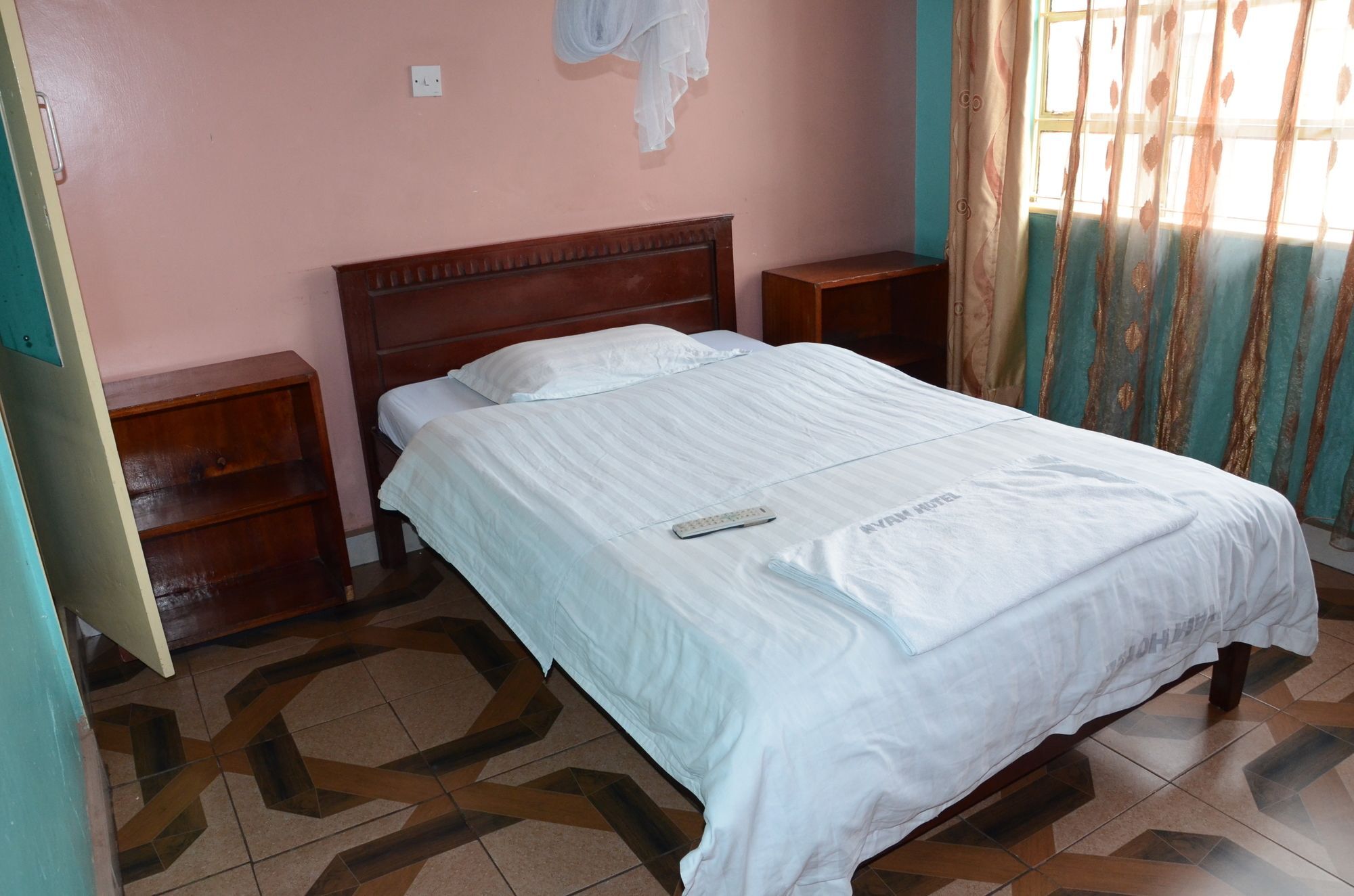Nyam Hotel 3*