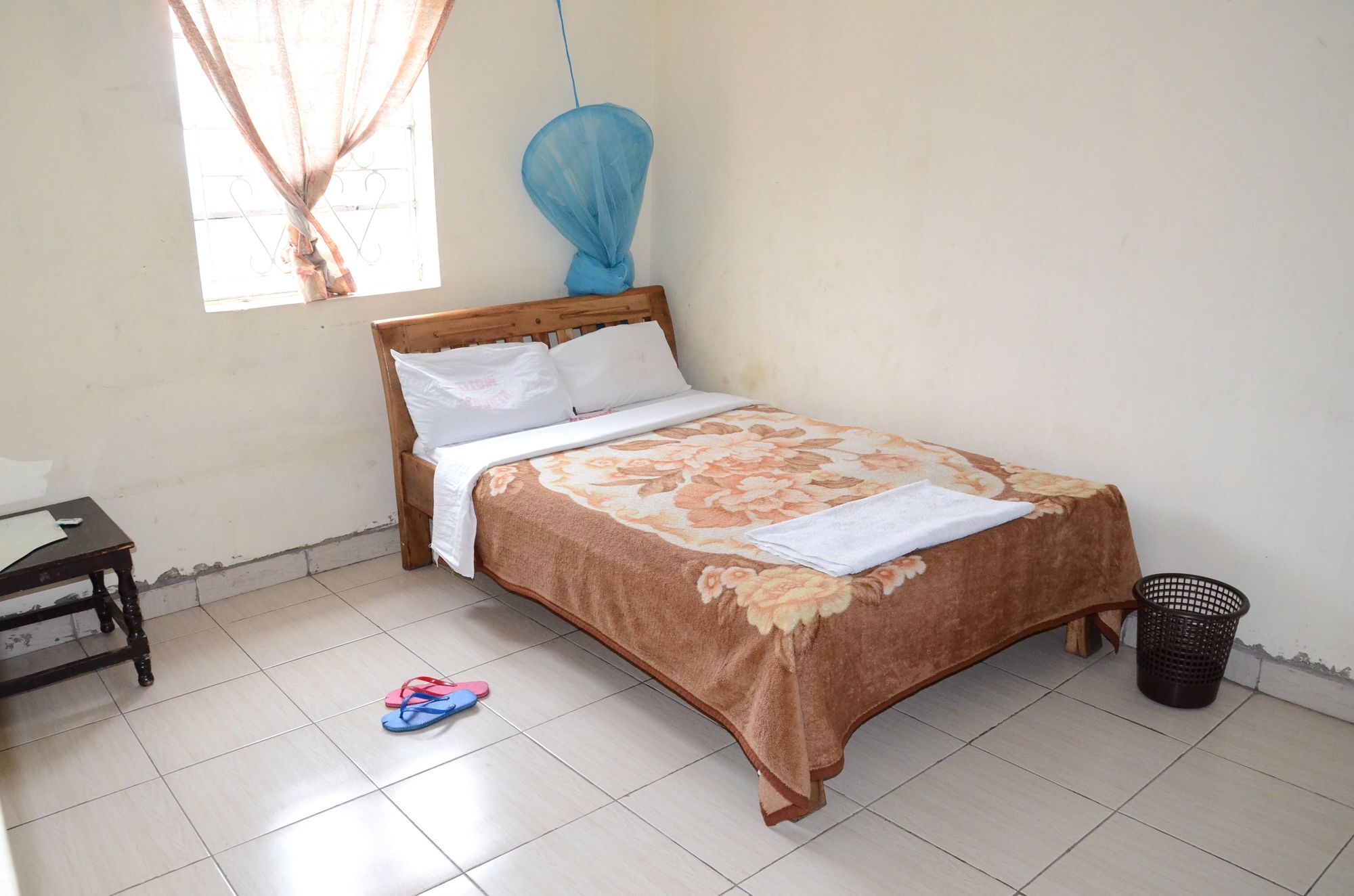 Benrose Fast Foods Hotel 2*