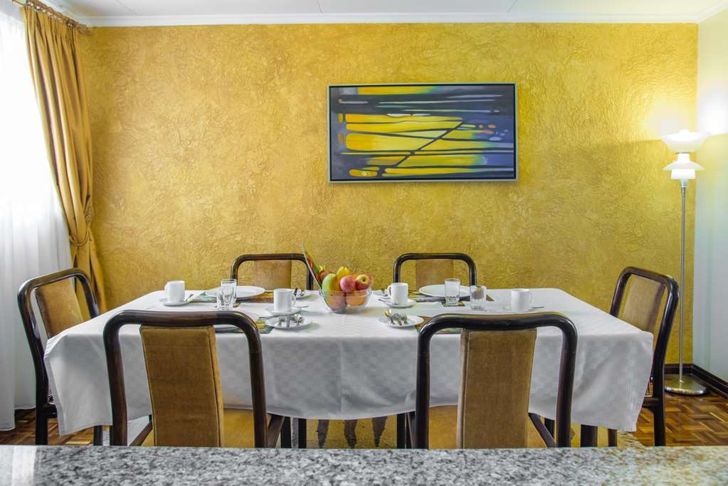 Mimosa Court