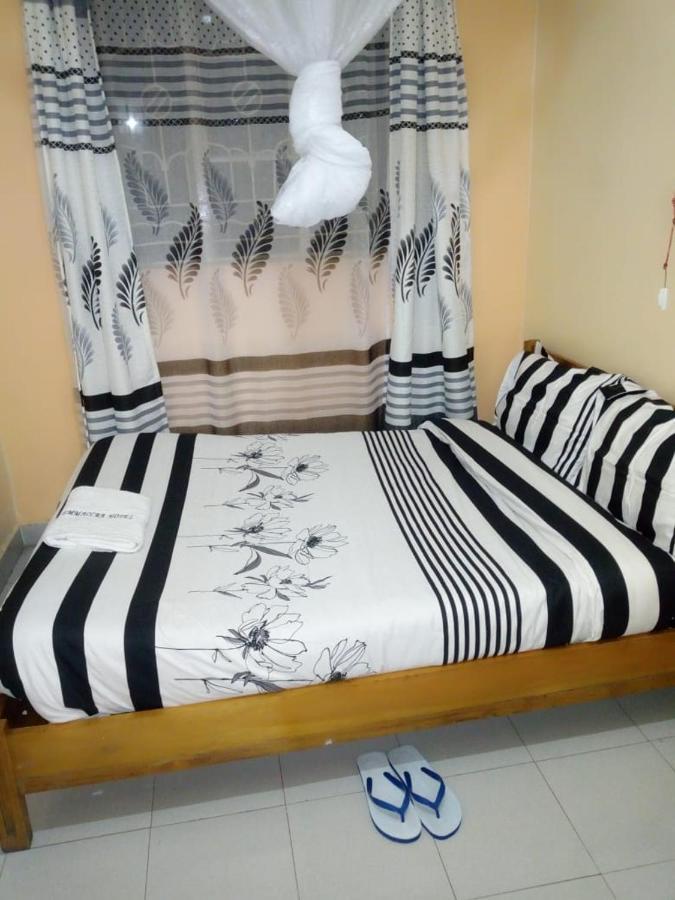 Emmaccra Hotel *