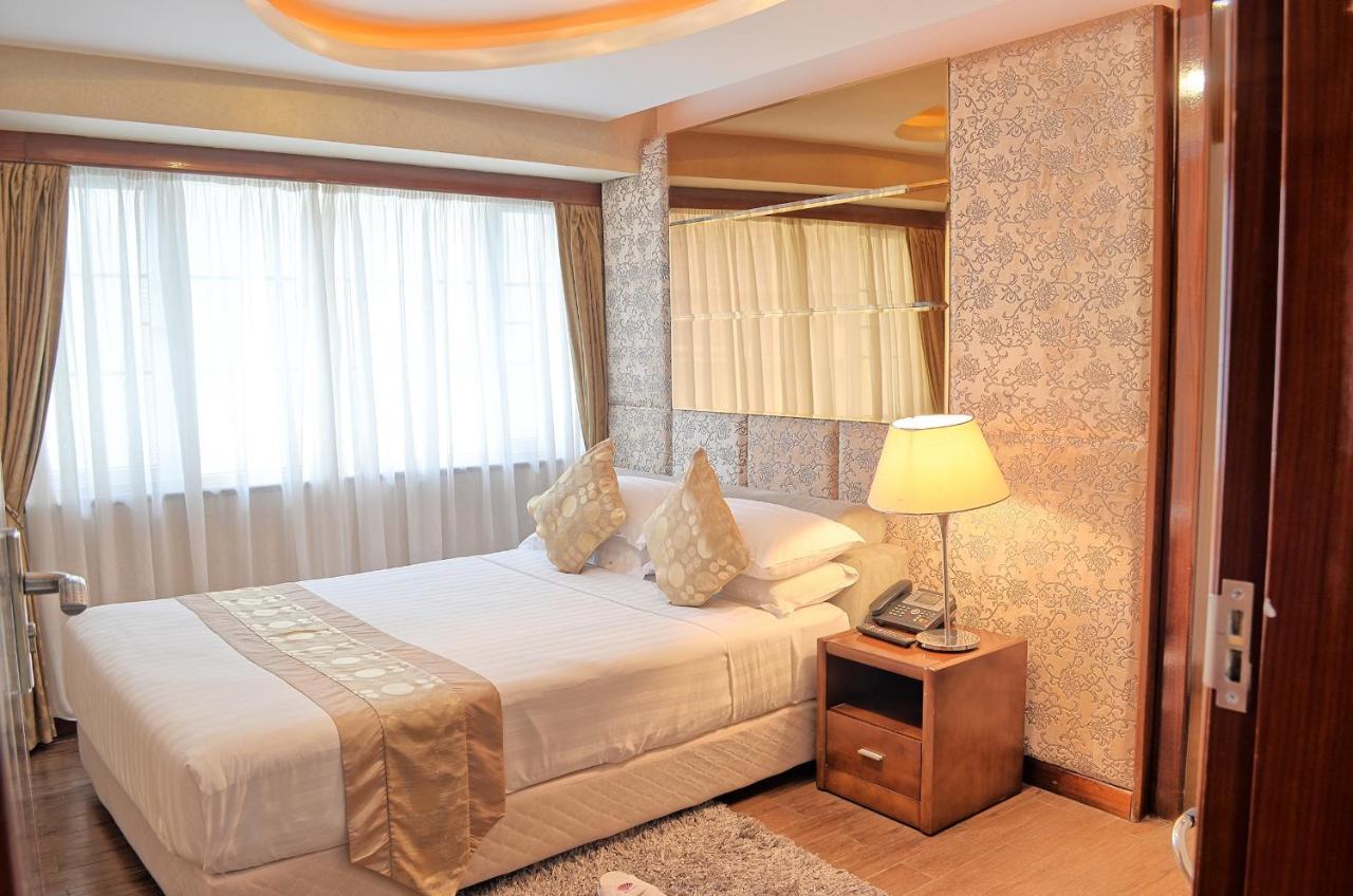 Clarence House Apartment *