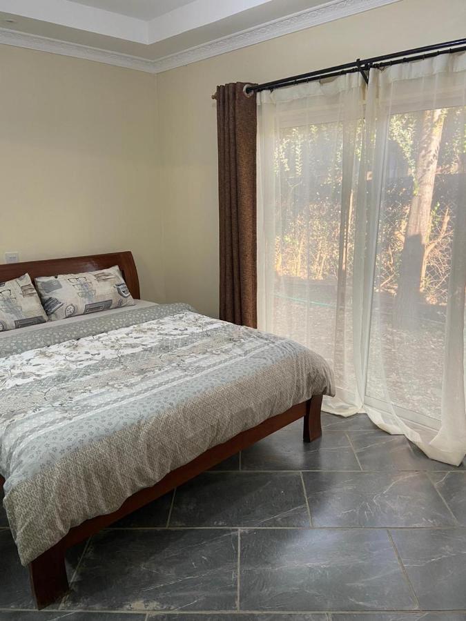 Airport And Safaris Bed & Breakfast