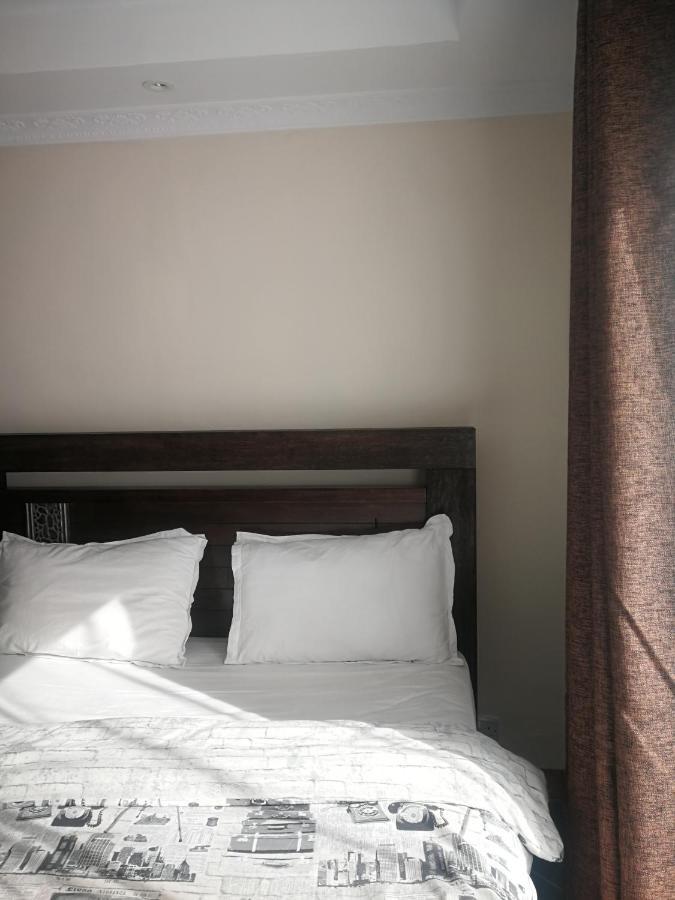 Bed & Breakfast Airport And Safaris *