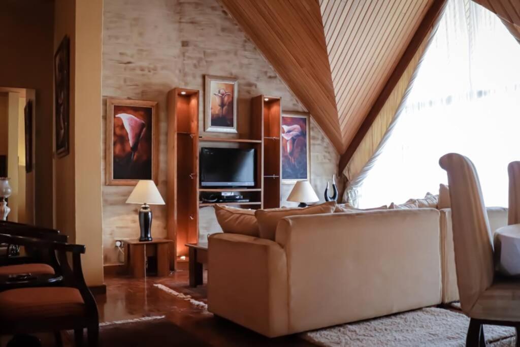 Almond Court Apartment *