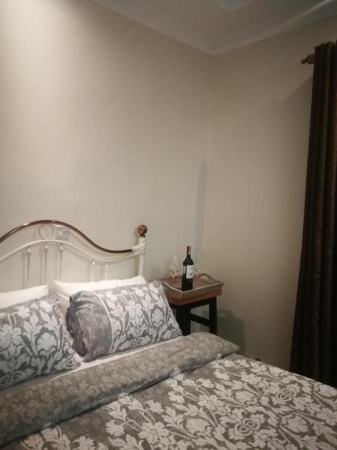 Airport And Safaris Bed & Breakfast