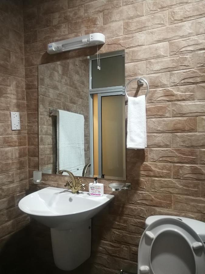 Airport And Safaris Bed & Breakfast