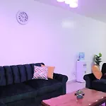 Lovely Emerald Green 3-Bedroom Apartment