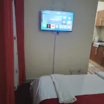 Jeyem Home Stays -Studio B10 At Eagle Court Apartment