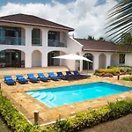 Safari Park Hotel