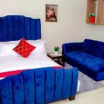 Uzuri Place