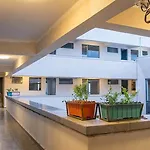 Secure 1 Bedroom + Lounge & 24Hr Cafeteria Service