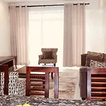 Lux Suites Silvestone Apartments