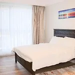 Lovely 3 Bedroom With A View Of The Park