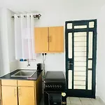 E&C Racecourse Gardens, Studio Apartment With Pool