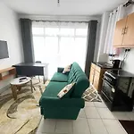 E&C Racecourse Gardens, Studio Apartment With Pool