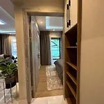 Elegant 1 Bedroom Apartment On Wood Avenue