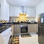 Serenity Retreat - 2 Bed Apartment With Pool & Gym