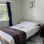 Diggz - Private Townhouse, Garden Views Near Junction Mall