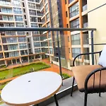 Modern Luxe 2 Bed Apt With Pool & Gym