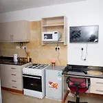 Ln Newly Furnished West Studio