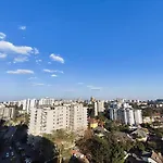 The City Nest - Fully Packed Self Catering Apt