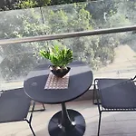 The City Nest - Fully Packed Self Catering Apt