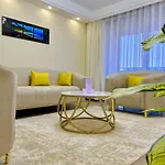 Modern Retreat Apartment With Breathtaking City Views Heated Swimming Pool ,Gym And Ample Parking