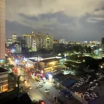 Your City View Escape -Charming Home Near Yaya Centre