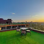 Modern City View Apartment With Fully Equipped Gym,Heated Swimming Pool Free Parking Space And Breathtaking Views