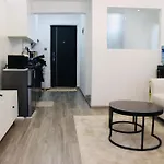 Whitehouse Apartment