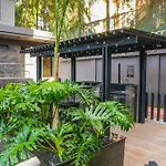 Deluxe Artsy Studio Apartment