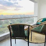 Stylish 2Br Sunset View Pool Gym Sauna Work Desk