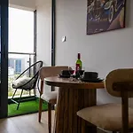Rooftop Pool, Gym And Stunning City Views