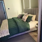 Cozy Suburb Retreat