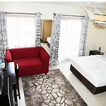 Vee\'S Furnished Apartments