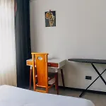 Modern 1 Bedroom Apartment In Kilimani With Rooftop Access, Workspace