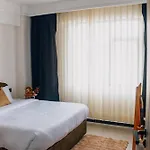 Modern 1 Bedroom Apartment In Kilimani With Equipped Gym, Panoramic Rooftop, And Workdesk