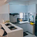 Modern 1 Bedroom Apartment In Kilimani With Rooftop Access, Workspace