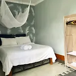 Home Away From Home 1 Bedroom, Braeside Garden