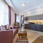 L\'Aziz Suites