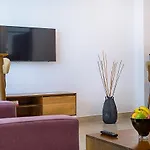 L\'Aziz Suites