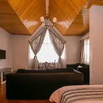 Meltonia Luxury Suites