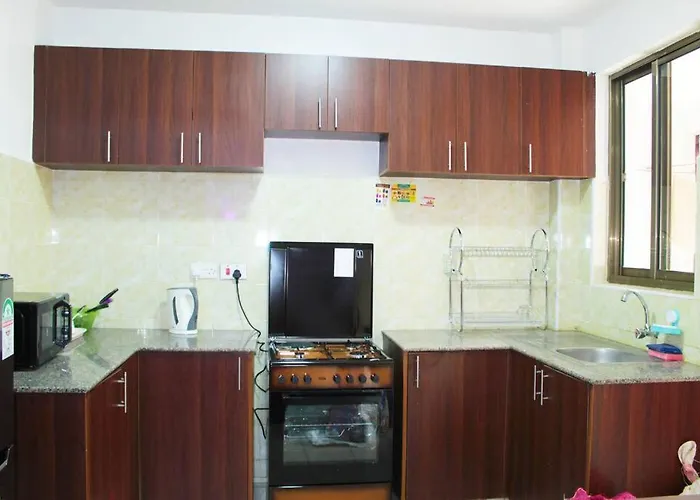 Lovely Emerald Green 3-Bedroom Apartment
