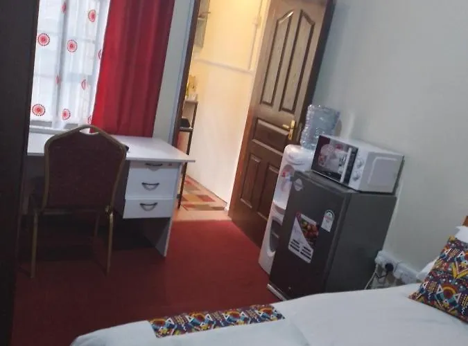 Jeyem Home Stays At Argwings Court