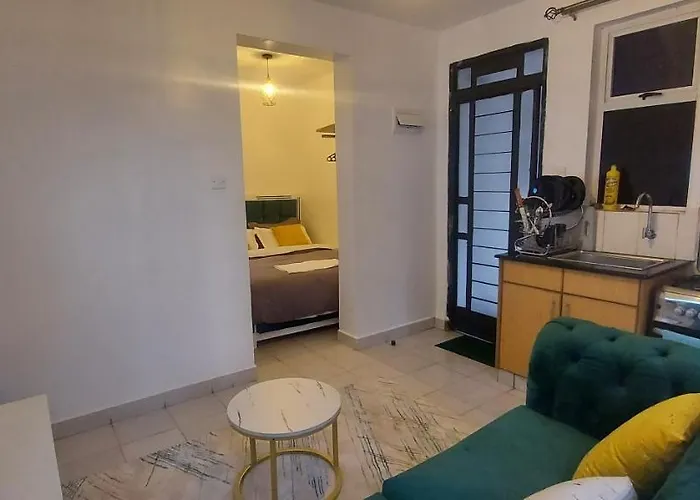 Hipsonic Studio Apartment Racecourse Gardens