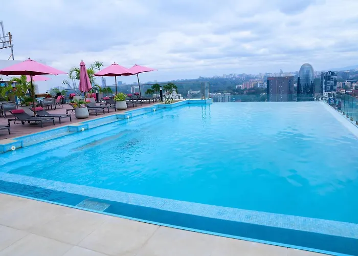 Exquisite 2 Beds With Heated Rooftop Pool At Skynest Residences